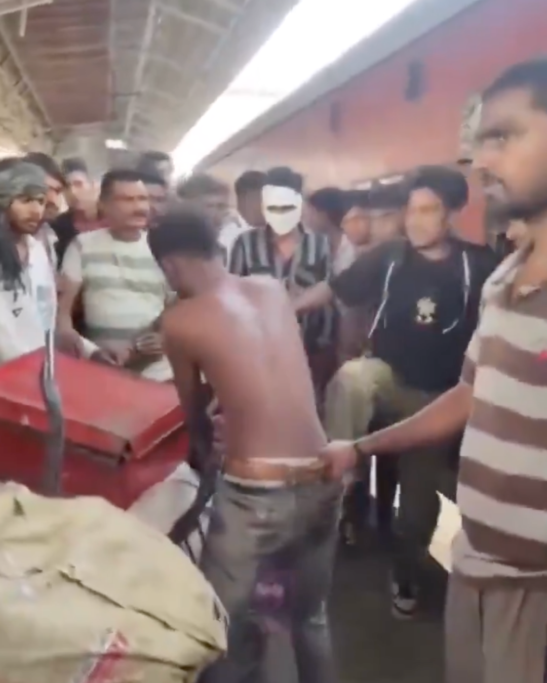 Man Brutally Beaten By Mob At Gwalior Railway Station