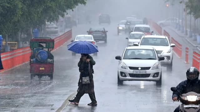 Heavy Rain Hits Delhi and NCR, Orange Alert Elevated to Red