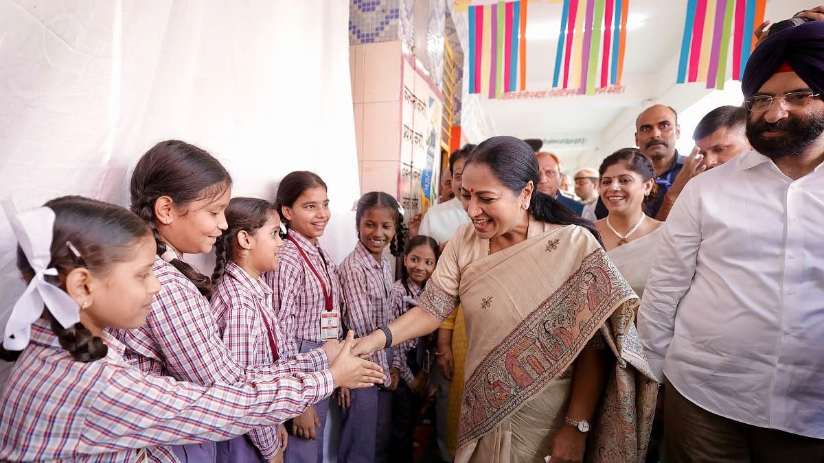 Delhi Govt Transfers ₹1,370 to 525,000 Primary School Students
